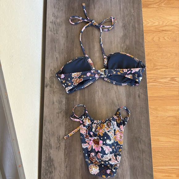 Xhilaration Gray Floral Bikini Set Top Size Medium Bottom Size Small - Picture 5 of 13